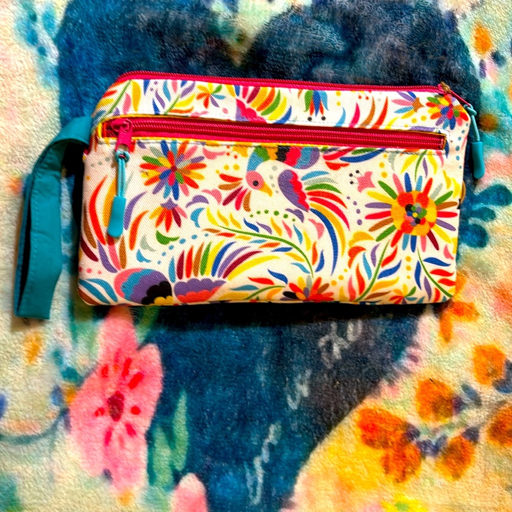 Wristlet purse